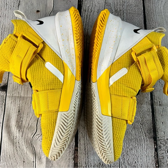 Nike Lebrons Men’s Size 9.5 - Picture 4 of 6